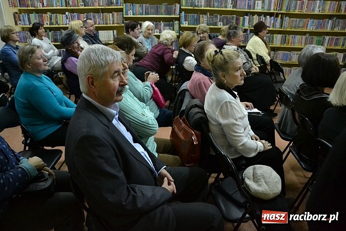 Zdjęcie w galerii na portalu naszraciborz.pl: Artyści zamkowego teatru wystąpili w Bibliotece  wiadomości z regionu