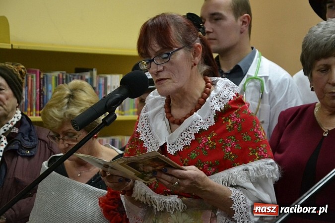 Zdjęcie w galerii na portalu naszraciborz.pl: Artyści zamkowego teatru wystąpili w Bibliotece  wiadomości z regionu