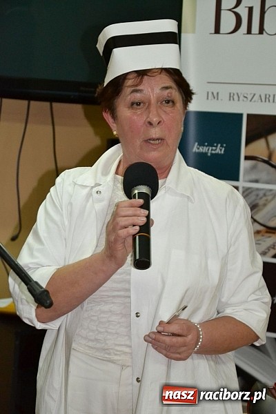 Zdjęcie w galerii na portalu naszraciborz.pl: Artyści zamkowego teatru wystąpili w Bibliotece  wiadomości z regionu