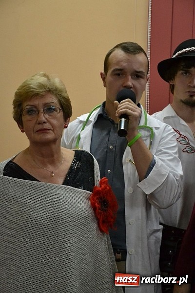 Zdjęcie w galerii na portalu naszraciborz.pl: Artyści zamkowego teatru wystąpili w Bibliotece  wiadomości z regionu