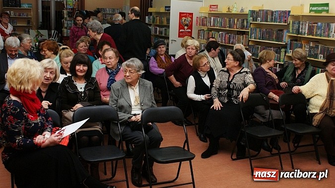 Zdjęcie w galerii na portalu naszraciborz.pl: Artyści zamkowego teatru wystąpili w Bibliotece  wiadomości z regionu