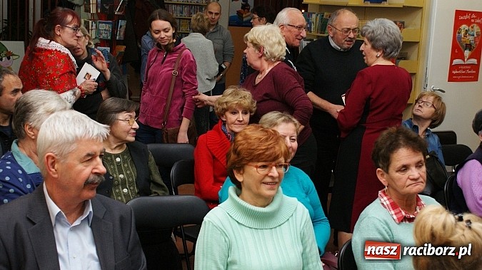 Zdjęcie w galerii na portalu naszraciborz.pl: Artyści zamkowego teatru wystąpili w Bibliotece  wiadomości z regionu
