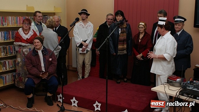 Zdjęcie w galerii na portalu naszraciborz.pl: Artyści zamkowego teatru wystąpili w Bibliotece  wiadomości z regionu