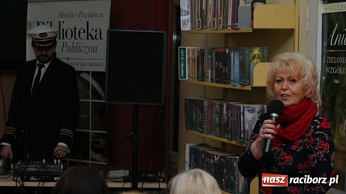 Zdjęcie w galerii na portalu naszraciborz.pl: Artyści zamkowego teatru wystąpili w Bibliotece  wiadomości z regionu