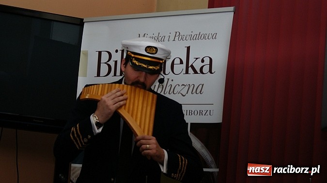 Zdjęcie w galerii na portalu naszraciborz.pl: Artyści zamkowego teatru wystąpili w Bibliotece  wiadomości z regionu