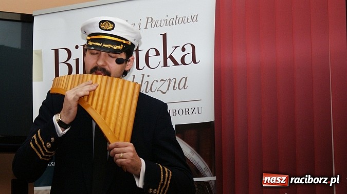 Zdjęcie w galerii na portalu naszraciborz.pl: Artyści zamkowego teatru wystąpili w Bibliotece  wiadomości z regionu