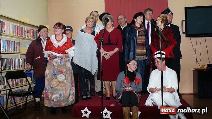 Zdjęcie w galerii na portalu naszraciborz.pl: Artyści zamkowego teatru wystąpili w Bibliotece  wiadomości z regionu