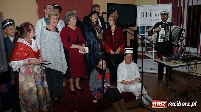 Zdjęcie w galerii na portalu naszraciborz.pl: Artyści zamkowego teatru wystąpili w Bibliotece  wiadomości z regionu