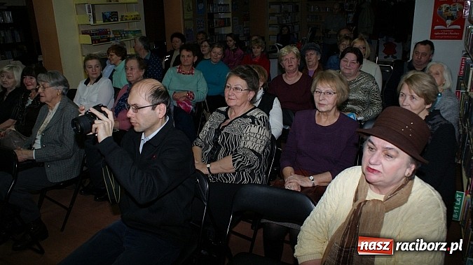 Zdjęcie w galerii na portalu naszraciborz.pl: Artyści zamkowego teatru wystąpili w Bibliotece  wiadomości z regionu
