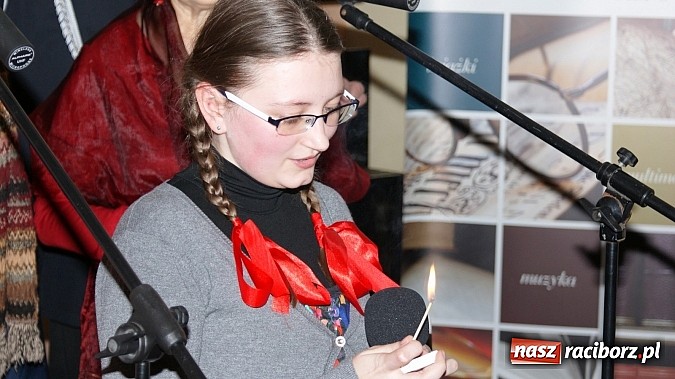 Zdjęcie w galerii na portalu naszraciborz.pl: Artyści zamkowego teatru wystąpili w Bibliotece  wiadomości z regionu