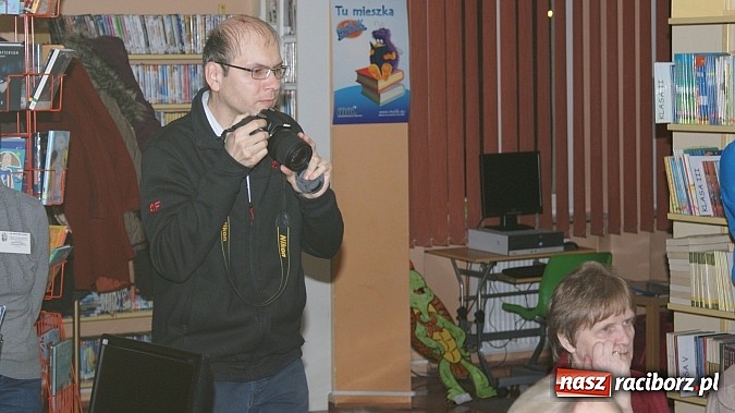Zdjęcie w galerii na portalu naszraciborz.pl: Artyści zamkowego teatru wystąpili w Bibliotece  wiadomości z regionu