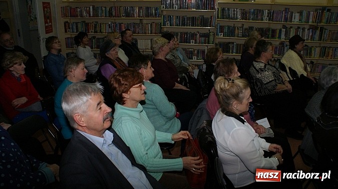 Zdjęcie w galerii na portalu naszraciborz.pl: Artyści zamkowego teatru wystąpili w Bibliotece  wiadomości z regionu