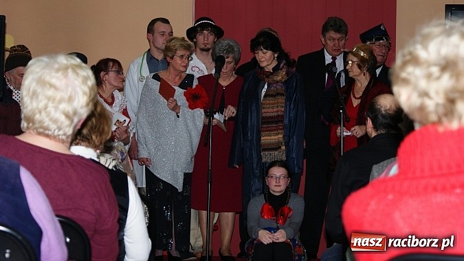 Zdjęcie w galerii na portalu naszraciborz.pl: Artyści zamkowego teatru wystąpili w Bibliotece  wiadomości z regionu