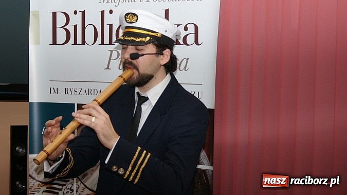 Zdjęcie w galerii na portalu naszraciborz.pl: Artyści zamkowego teatru wystąpili w Bibliotece  wiadomości z regionu