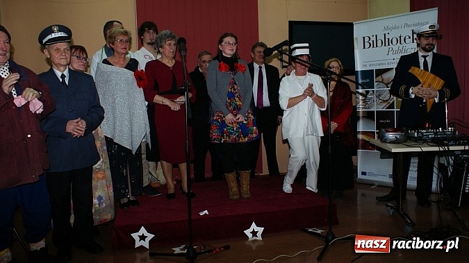 Zdjęcie w galerii na portalu naszraciborz.pl: Artyści zamkowego teatru wystąpili w Bibliotece  wiadomości z regionu