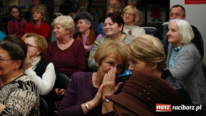 Zdjęcie w galerii na portalu naszraciborz.pl: Artyści zamkowego teatru wystąpili w Bibliotece  wiadomości z regionu