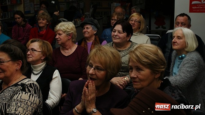 Zdjęcie w galerii na portalu naszraciborz.pl: Artyści zamkowego teatru wystąpili w Bibliotece  wiadomości z regionu