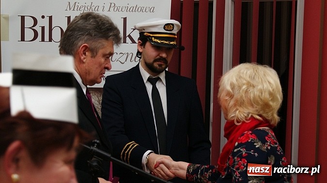 Zdjęcie w galerii na portalu naszraciborz.pl: Artyści zamkowego teatru wystąpili w Bibliotece  wiadomości z regionu