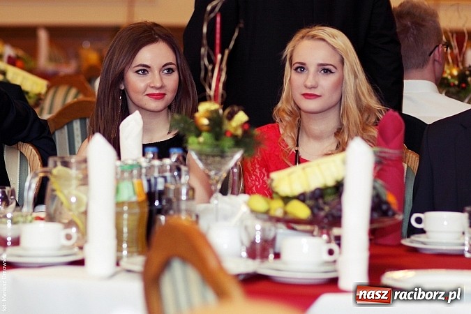 Zdjęcie w galerii na portalu naszraciborz.pl: Sportowcy z raciborskiego ZSOMS rozpoczęli tegoroczny sezon studniówek wiadomości z regionu