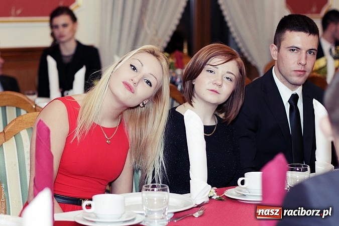 Zdjęcie w galerii na portalu naszraciborz.pl: Sportowcy z raciborskiego ZSOMS rozpoczęli tegoroczny sezon studniówek wiadomości z regionu