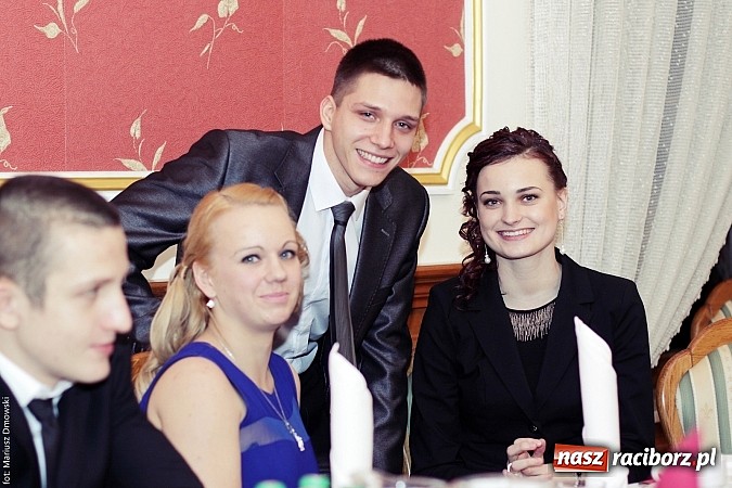 Zdjęcie w galerii na portalu naszraciborz.pl: Sportowcy z raciborskiego ZSOMS rozpoczęli tegoroczny sezon studniówek wiadomości z regionu