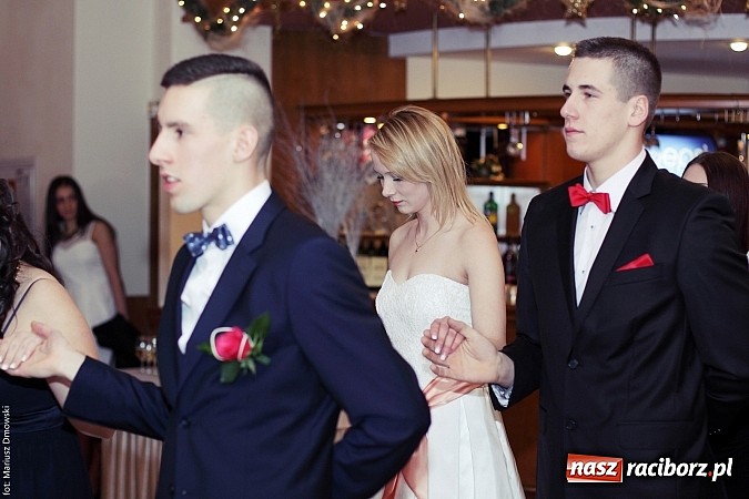 Zdjęcie w galerii na portalu naszraciborz.pl: Sportowcy z raciborskiego ZSOMS rozpoczęli tegoroczny sezon studniówek wiadomości z regionu