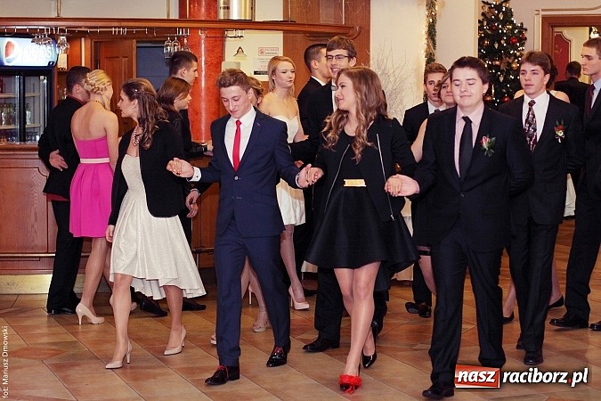 Zdjęcie w galerii na portalu naszraciborz.pl: Sportowcy z raciborskiego ZSOMS rozpoczęli tegoroczny sezon studniówek wiadomości z regionu