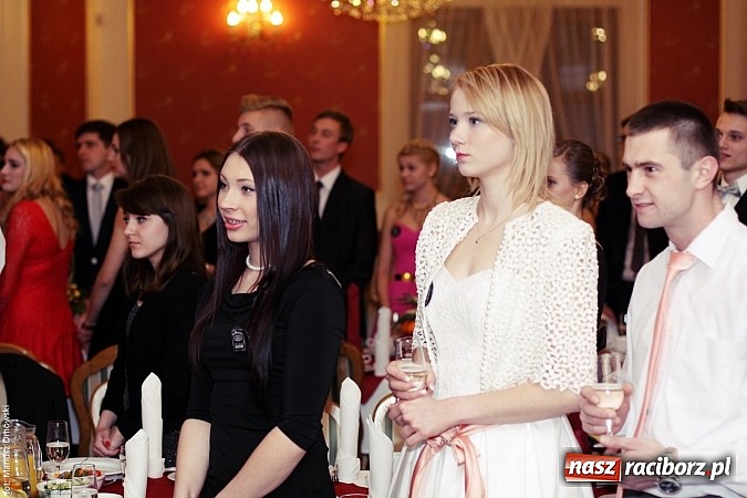 Zdjęcie w galerii na portalu naszraciborz.pl: Sportowcy z raciborskiego ZSOMS rozpoczęli tegoroczny sezon studniówek wiadomości z regionu