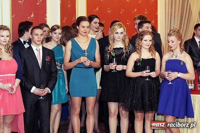 Zdjęcie w galerii na portalu naszraciborz.pl: Sportowcy z raciborskiego ZSOMS rozpoczęli tegoroczny sezon studniówek wiadomości z regionu