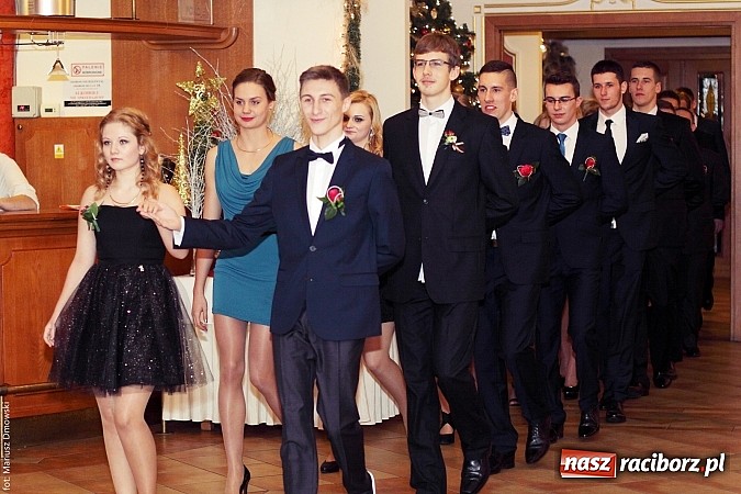 Zdjęcie w galerii na portalu naszraciborz.pl: Sportowcy z raciborskiego ZSOMS rozpoczęli tegoroczny sezon studniówek wiadomości z regionu