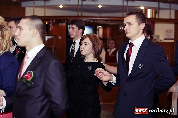 Zdjęcie w galerii na portalu naszraciborz.pl: Sportowcy z raciborskiego ZSOMS rozpoczęli tegoroczny sezon studniówek wiadomości z regionu