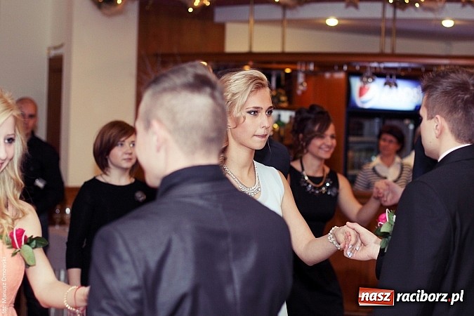 Zdjęcie w galerii na portalu naszraciborz.pl: Sportowcy z raciborskiego ZSOMS rozpoczęli tegoroczny sezon studniówek wiadomości z regionu