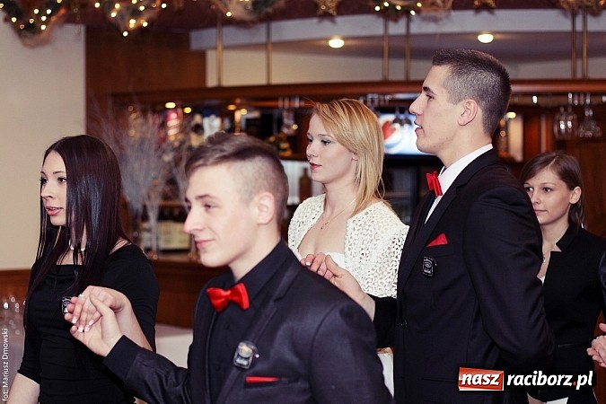 Zdjęcie w galerii na portalu naszraciborz.pl: Sportowcy z raciborskiego ZSOMS rozpoczęli tegoroczny sezon studniówek wiadomości z regionu