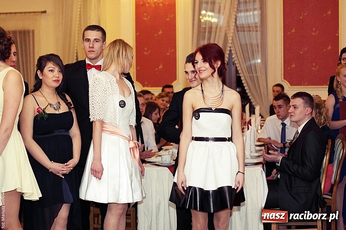 Zdjęcie w galerii na portalu naszraciborz.pl: Sportowcy z raciborskiego ZSOMS rozpoczęli tegoroczny sezon studniówek wiadomości z regionu