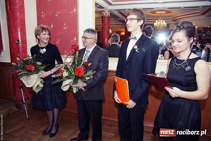 Zdjęcie w galerii na portalu naszraciborz.pl: Sportowcy z raciborskiego ZSOMS rozpoczęli tegoroczny sezon studniówek wiadomości z regionu