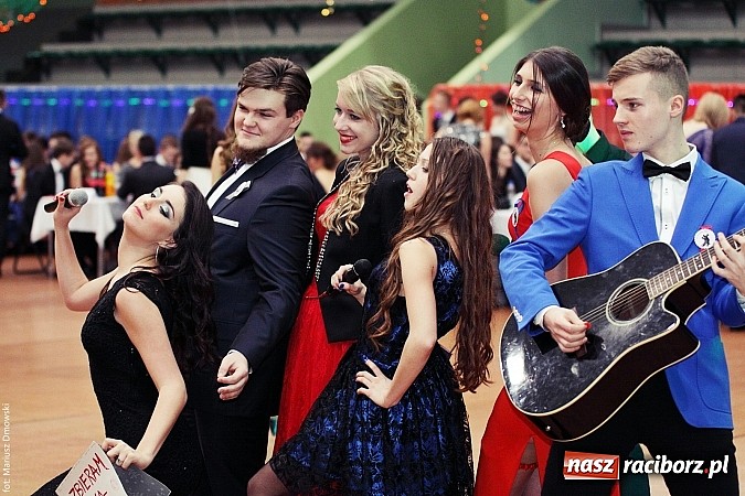 Zdjęcie w galerii na portalu naszraciborz.pl: Studniówka w Arenie Rafako. Tak się bawi I LO! wiadomości z regionu