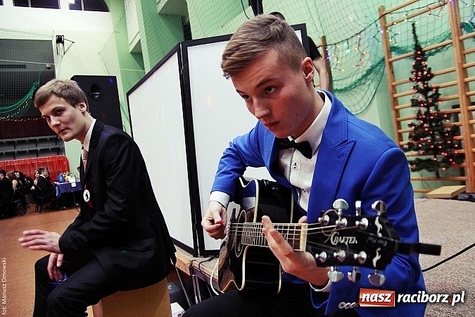 Zdjęcie w galerii na portalu naszraciborz.pl: Studniówka w Arenie Rafako. Tak się bawi I LO! wiadomości z regionu