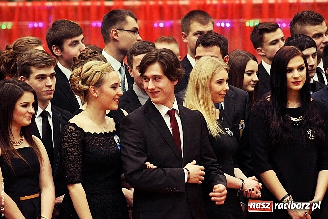 Zdjęcie w galerii na portalu naszraciborz.pl: Studniówka w Arenie Rafako. Tak się bawi I LO! wiadomości z regionu