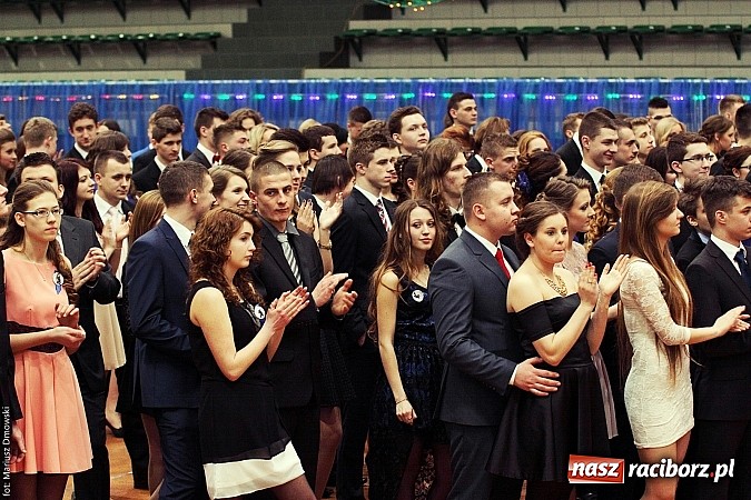 Zdjęcie w galerii na portalu naszraciborz.pl: Studniówka w Arenie Rafako. Tak się bawi I LO! wiadomości z regionu