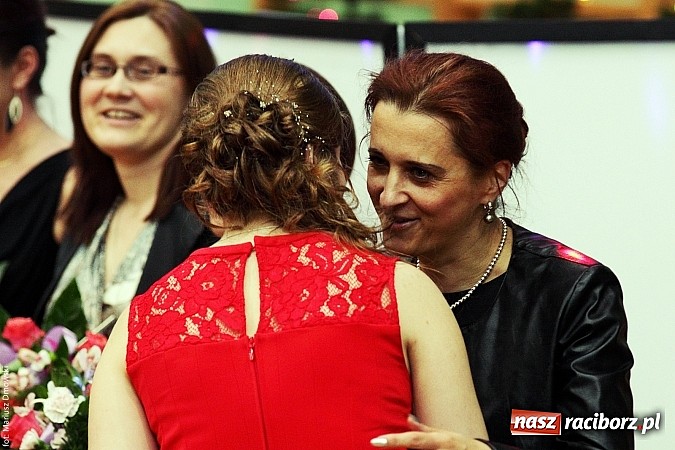 Zdjęcie w galerii na portalu naszraciborz.pl: Studniówka w Arenie Rafako. Tak się bawi I LO! wiadomości z regionu