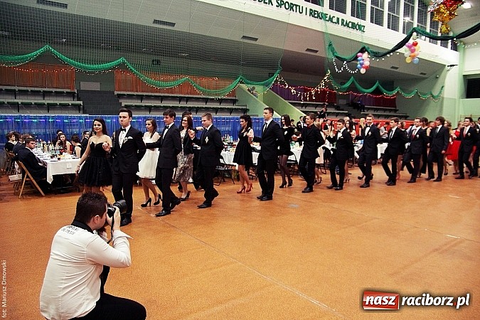 Zdjęcie w galerii na portalu naszraciborz.pl: Studniówka w Arenie Rafako. Tak się bawi I LO! wiadomości z regionu