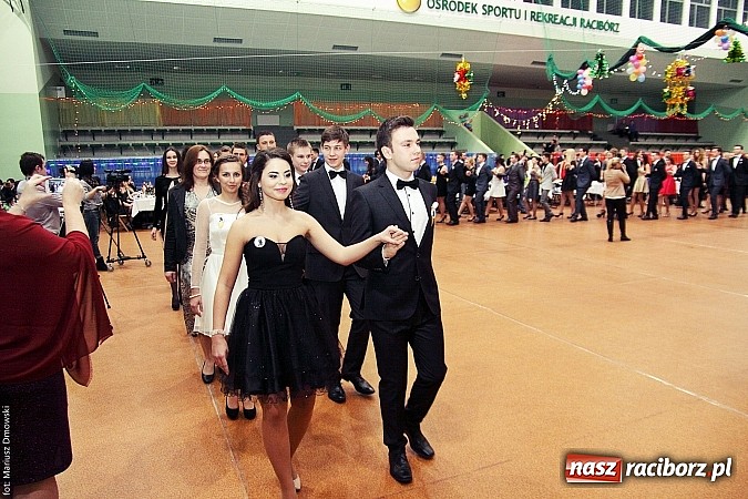 Zdjęcie w galerii na portalu naszraciborz.pl: Studniówka w Arenie Rafako. Tak się bawi I LO! wiadomości z regionu