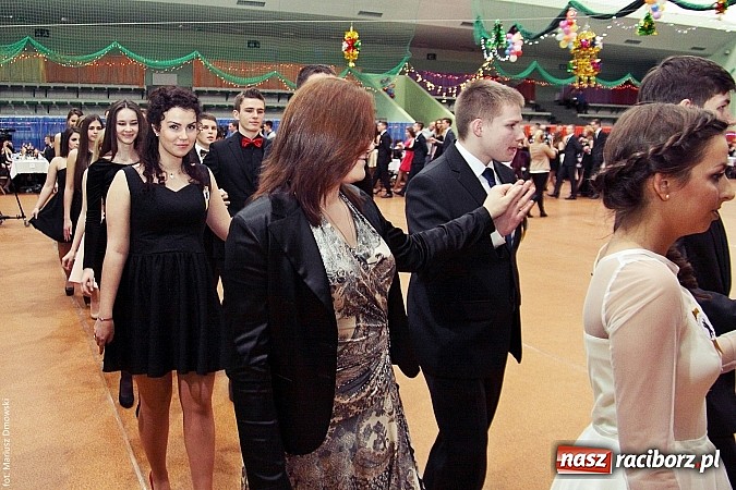 Zdjęcie w galerii na portalu naszraciborz.pl: Studniówka w Arenie Rafako. Tak się bawi I LO! wiadomości z regionu