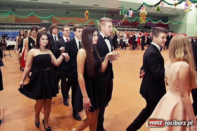 Zdjęcie w galerii na portalu naszraciborz.pl: Studniówka w Arenie Rafako. Tak się bawi I LO! wiadomości z regionu