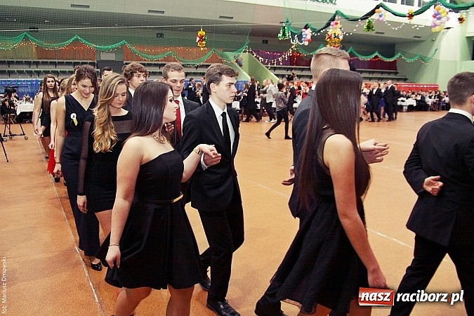 Zdjęcie w galerii na portalu naszraciborz.pl: Studniówka w Arenie Rafako. Tak się bawi I LO! wiadomości z regionu