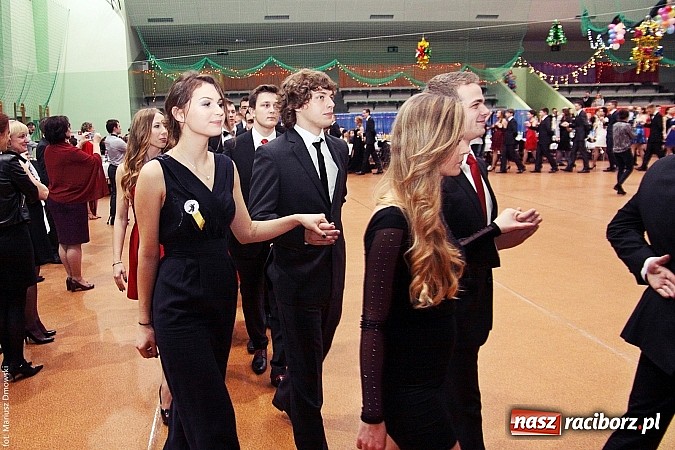 Zdjęcie w galerii na portalu naszraciborz.pl: Studniówka w Arenie Rafako. Tak się bawi I LO! wiadomości z regionu