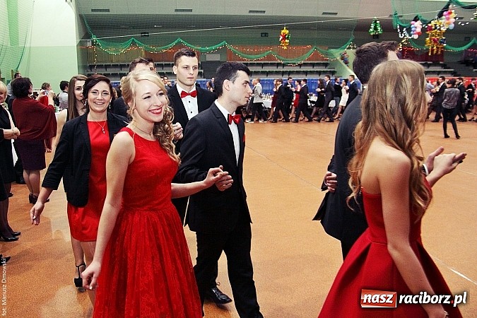 Zdjęcie w galerii na portalu naszraciborz.pl: Studniówka w Arenie Rafako. Tak się bawi I LO! wiadomości z regionu