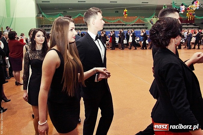 Zdjęcie w galerii na portalu naszraciborz.pl: Studniówka w Arenie Rafako. Tak się bawi I LO! wiadomości z regionu