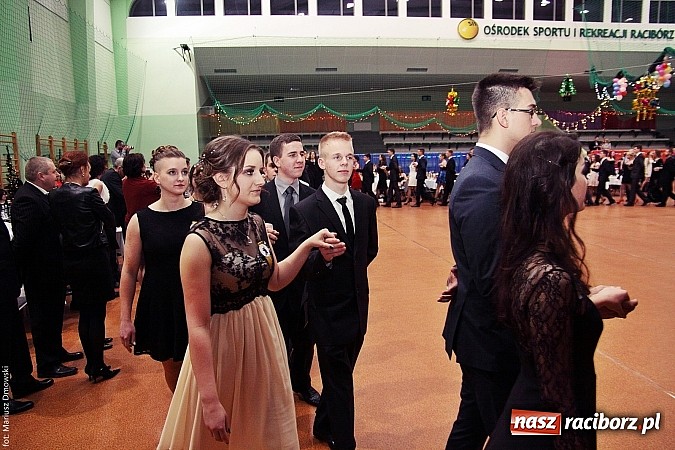 Zdjęcie w galerii na portalu naszraciborz.pl: Studniówka w Arenie Rafako. Tak się bawi I LO! wiadomości z regionu