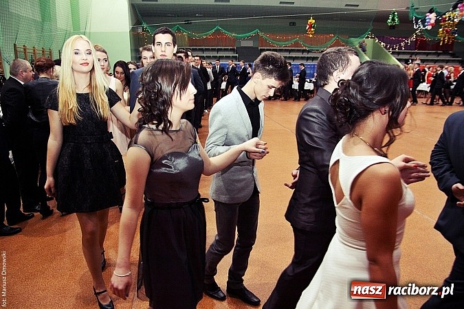 Zdjęcie w galerii na portalu naszraciborz.pl: Studniówka w Arenie Rafako. Tak się bawi I LO! wiadomości z regionu